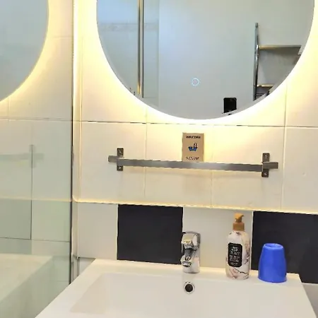 Spacious 3 Close To Tram And Amenities