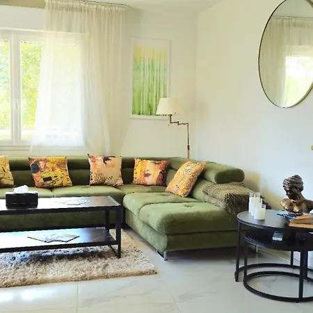 Lejlighed Spacious 3 Close To Tram And Amenities *