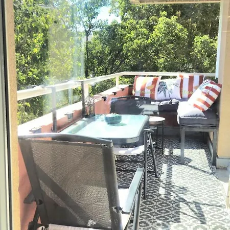 דירה Spacious 3 Close To Tram And Amenities